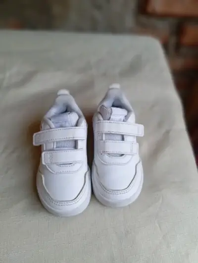 Zapatillas blancas para niños originales - miniatura 1