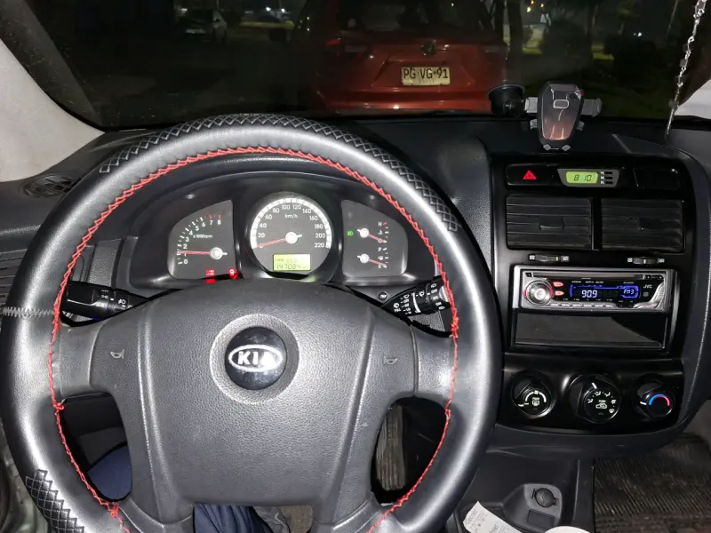 SUV Kia Sportage 2008 en buen estado - 2