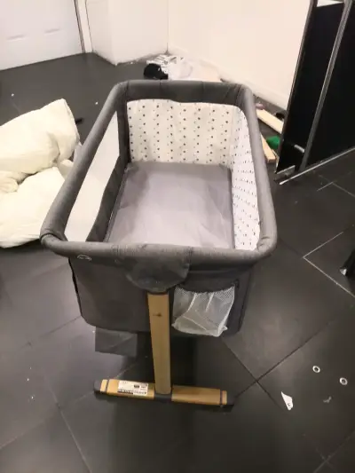 Cuna colecho gris con estructura de madera - miniatura 2