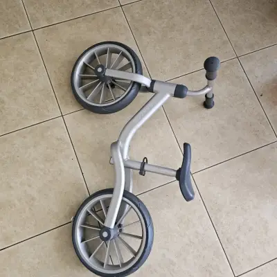 Bicicleta de equilibrio para niños sin pedales - miniatura 1