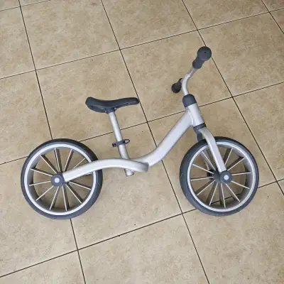 Bicicleta de equilibrio para niños sin pedales - miniatura 2