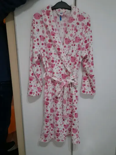 Bata con diseño de lunares rosados - miniatura 1