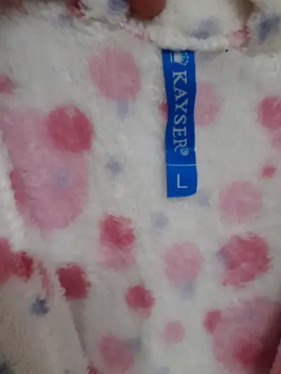 Bata con diseño de lunares rosados - miniatura 3