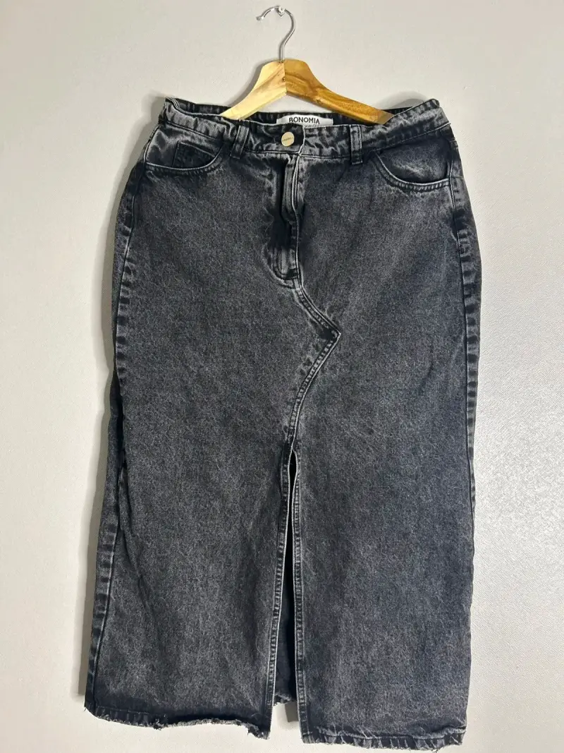 Falda midi de mezclilla gris Ronomia