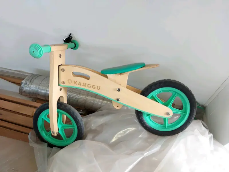 Bicicleta de equilibrio infantil Kanggu madera y verde