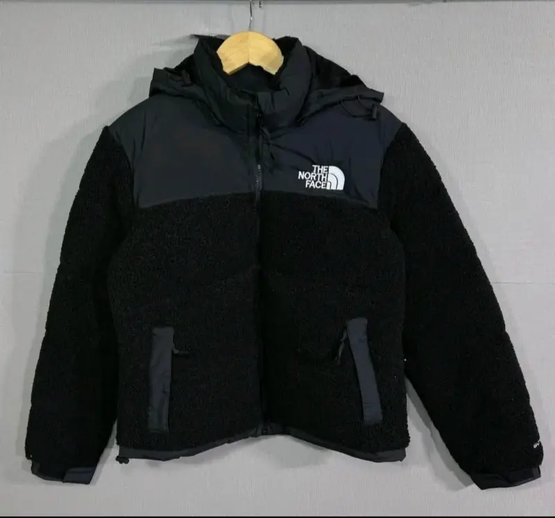 Chaqueta The North Face negra con capucha