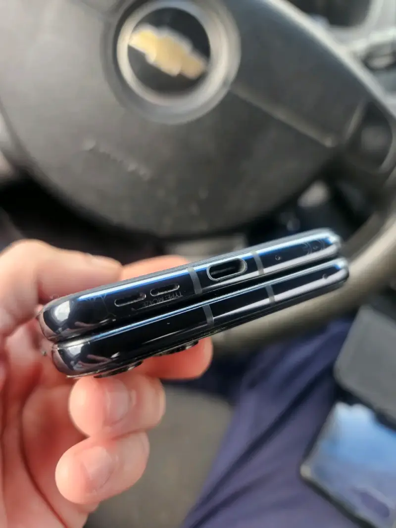 Moto Razr 50 ultra plegable premium 512gb - 3
