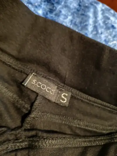 Pantalon negro con detalle de botones - miniatura 4