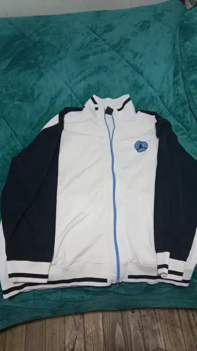 Chaqueta jordan detalle en el cierre - miniatura 1