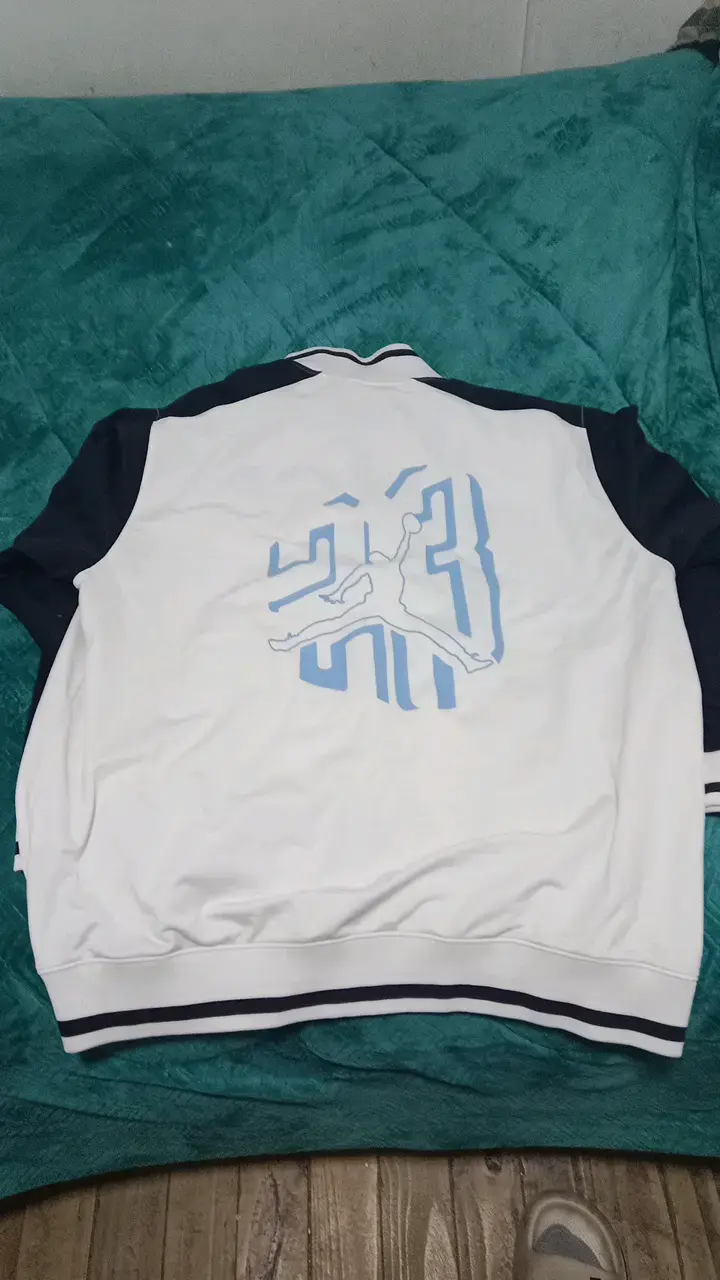 Chaqueta jordan detalle en el cierre - 2