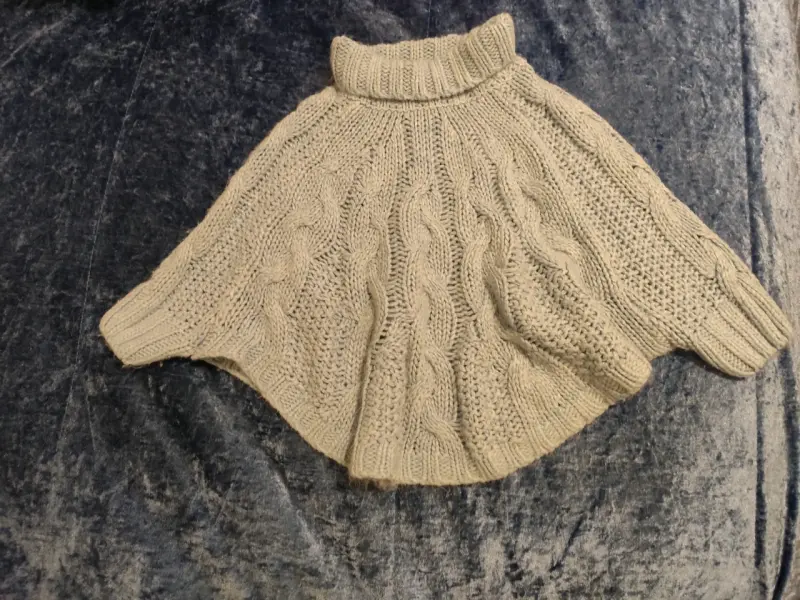 Poncho de lana tejido celeste - 1