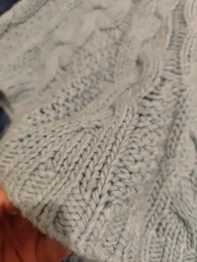 Poncho de lana tejido celeste - miniatura 2