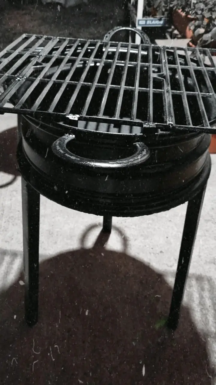 Parrilla de carbón portátil negra