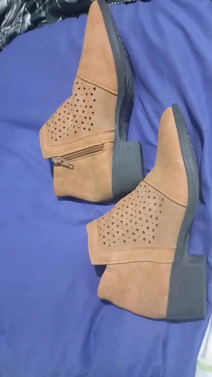 Botines de eco cuero marrón con diseño calado n 36 - 1
