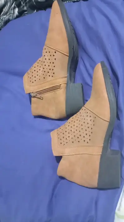Botines de eco cuero marrón con diseño calado n 36 - miniatura 1