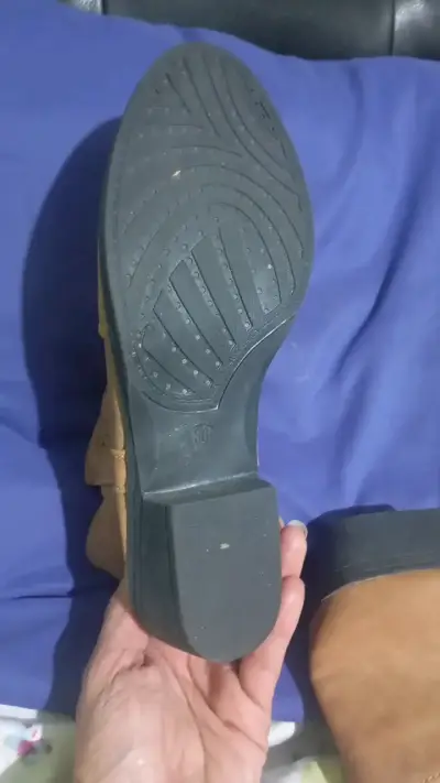 Botines de eco cuero marrón con diseño calado n 36 - miniatura 2