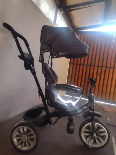 Triciclo para bebé con manillar ajustable - miniatura 2