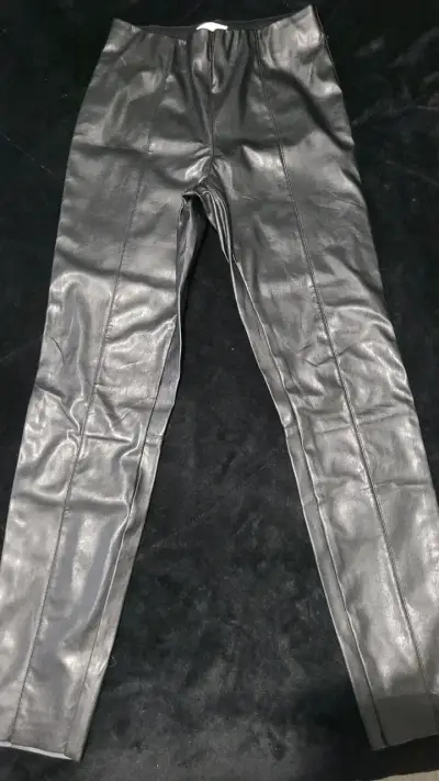 Pantalones de cuero sintético negros - miniatura 1
