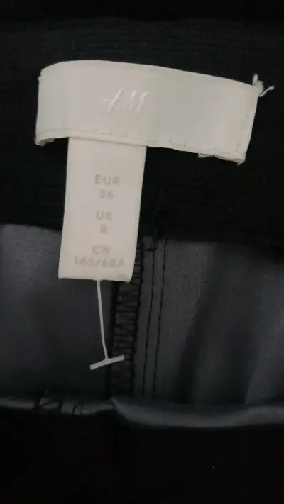 Pantalones de cuero sintético negros - miniatura 2