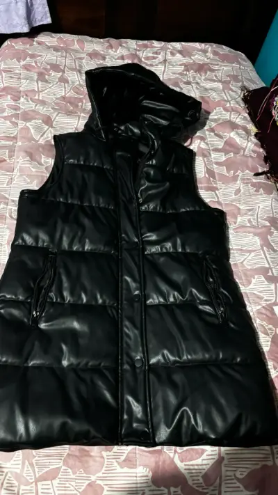 Chaqueta  negro con capucha - miniatura 1