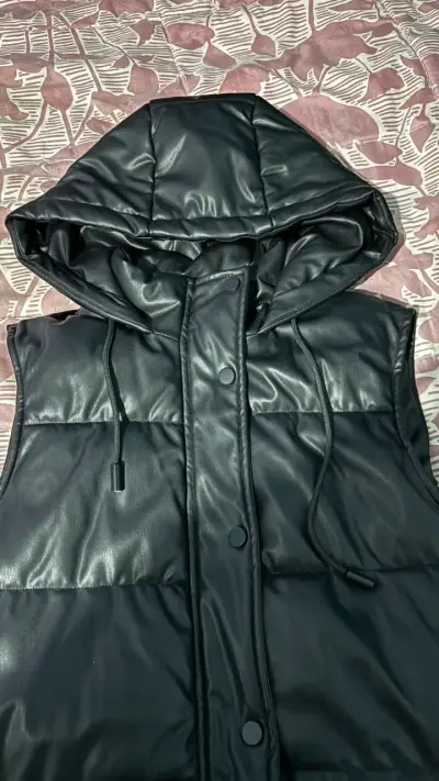 Chaqueta  negro con capucha - miniatura 5