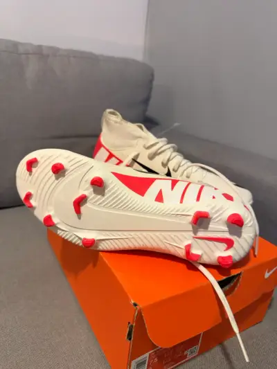 Zapatillas de fútbol Nike blancas con rojo - miniatura 2