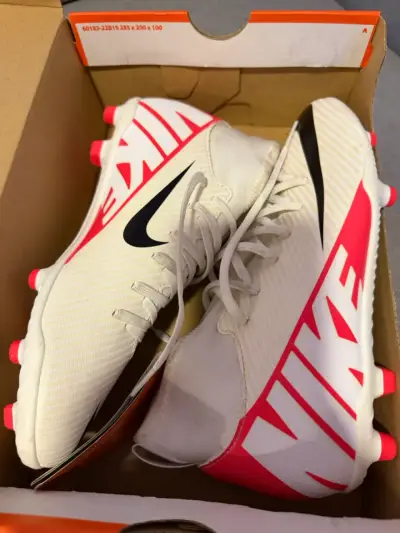 Zapatillas de fútbol Nike blancas con rojo - miniatura 3