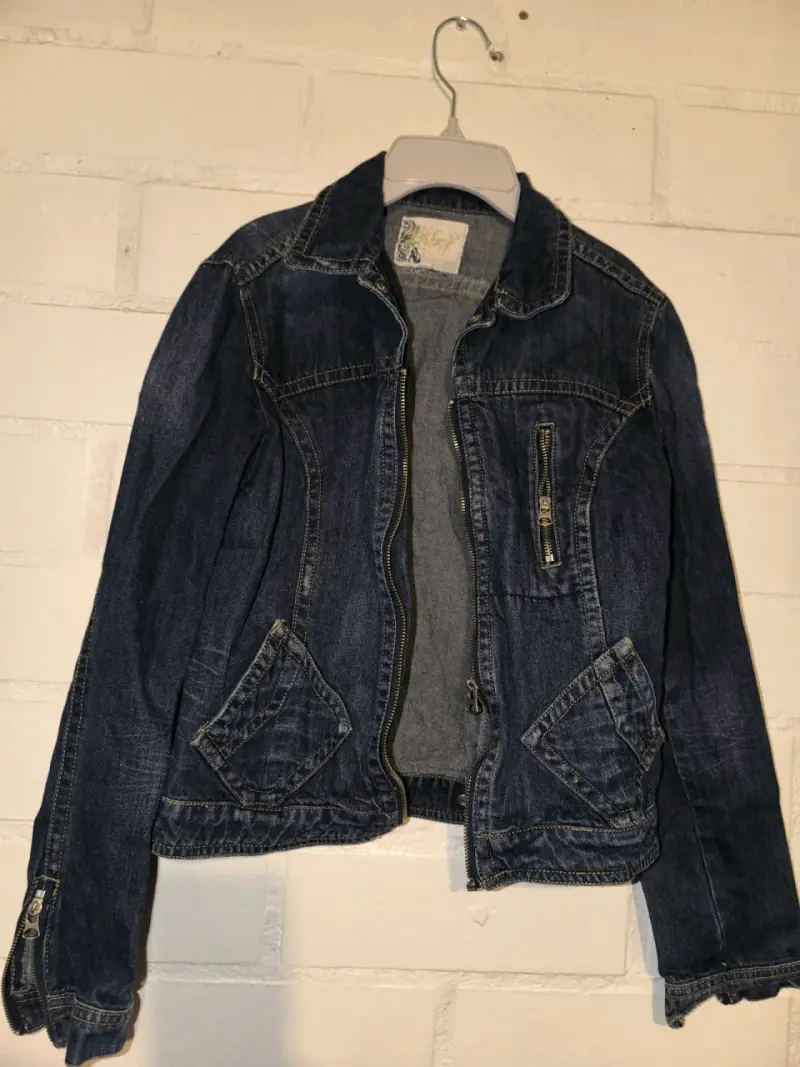 Chaqueta de mezclilla azul con cierre