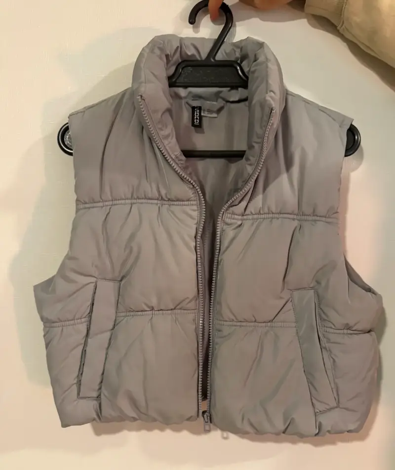 Puffa acolchado gris sin mangas - 1
