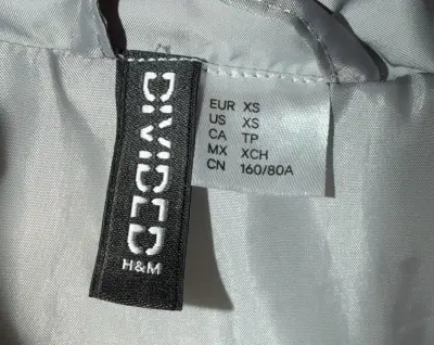 Puffa acolchado gris sin mangas - miniatura 2