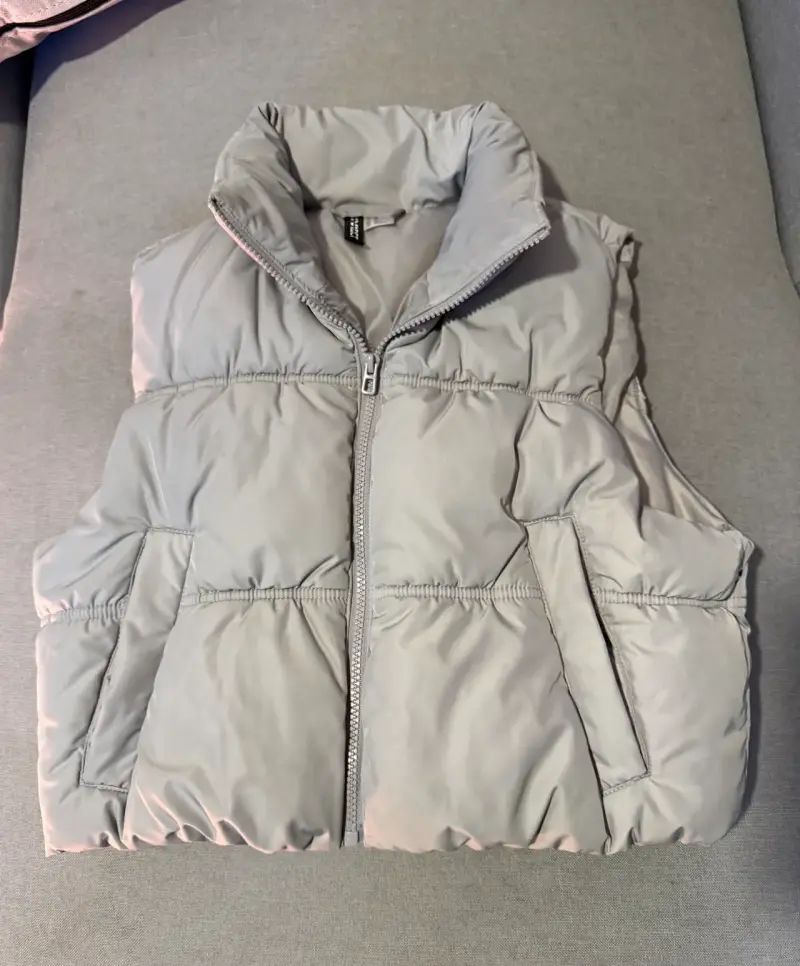 Puffa acolchado gris sin mangas - 4