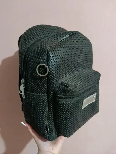 Mochila Everlast negra con diseño texturizado - miniatura 2