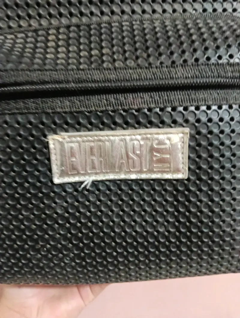 Mochila Everlast negra con diseño texturizado - 3