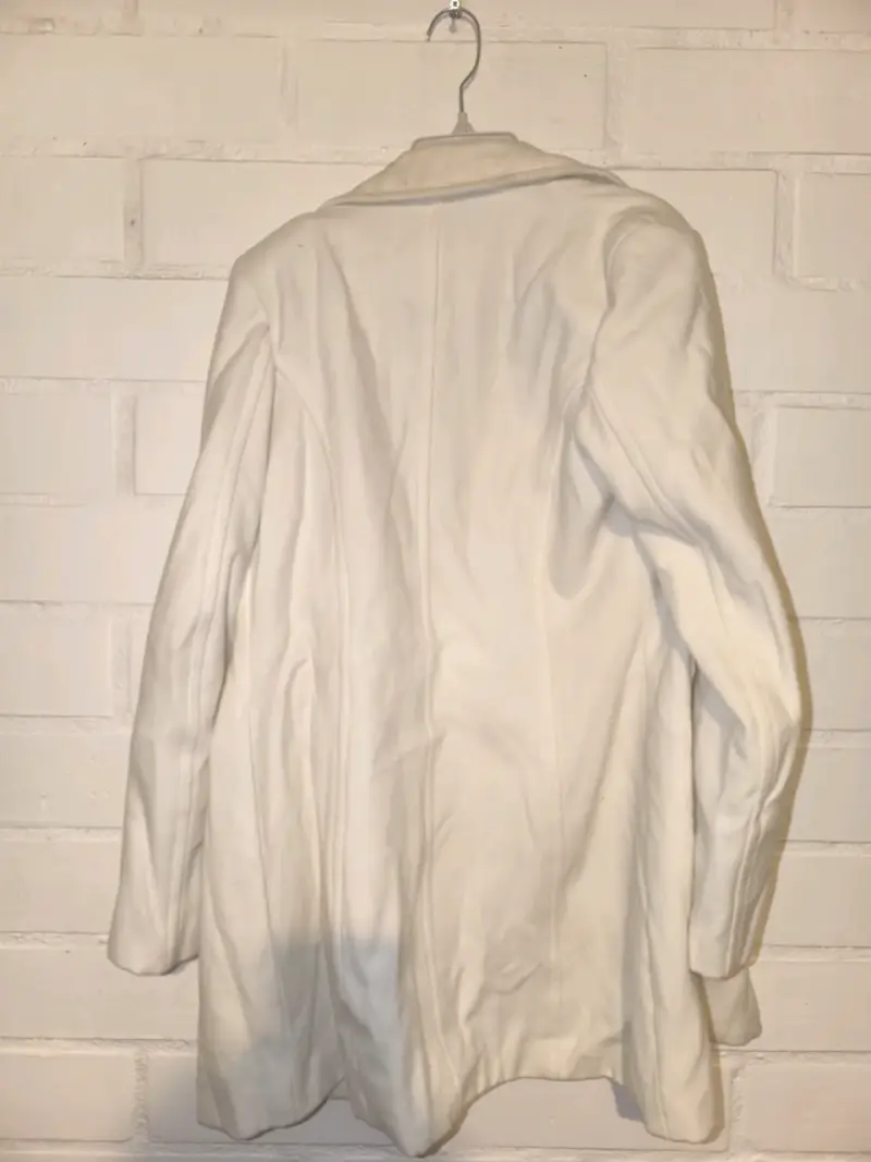Abrigo blanco elegante para mujer - 3