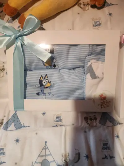 Set de ropa para bebé con diseño de Bluey - miniatura 1
