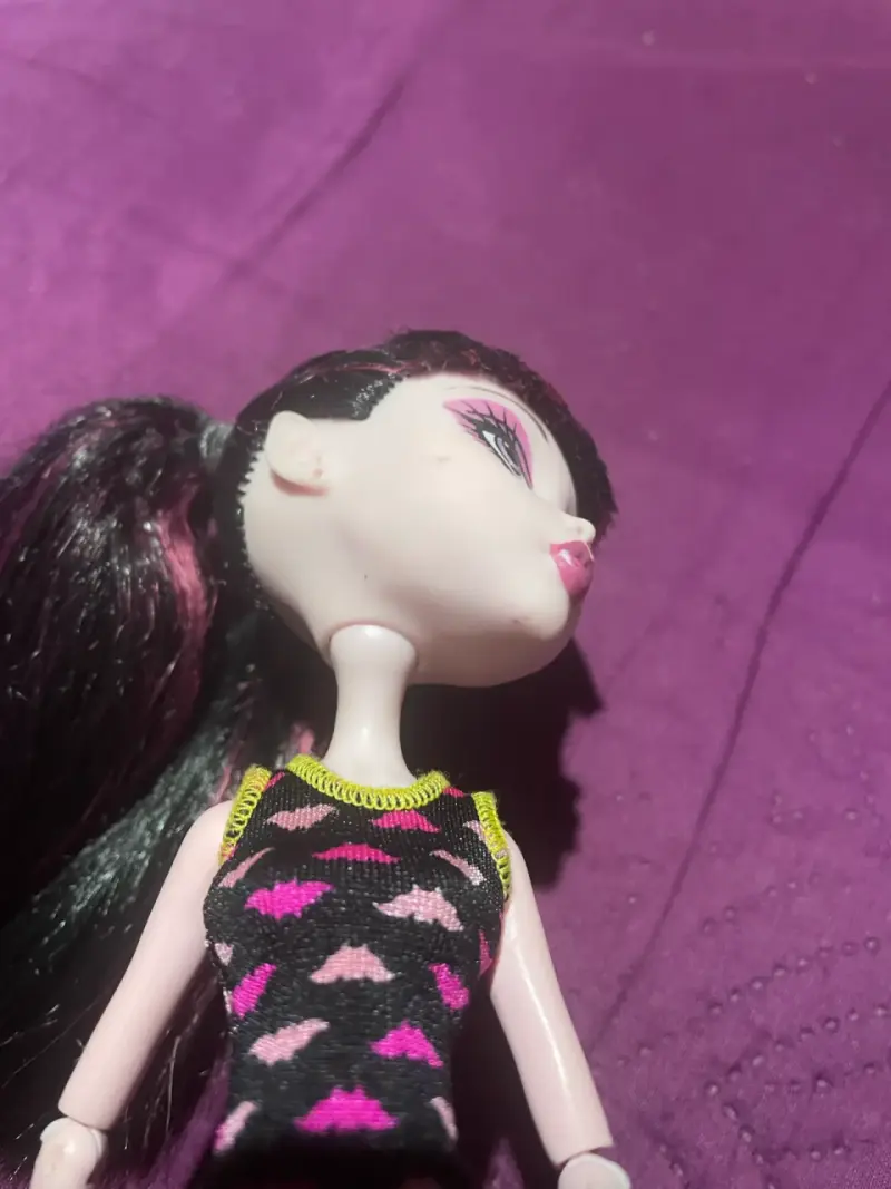 Muñeca Monster High con vestido rosa - 2