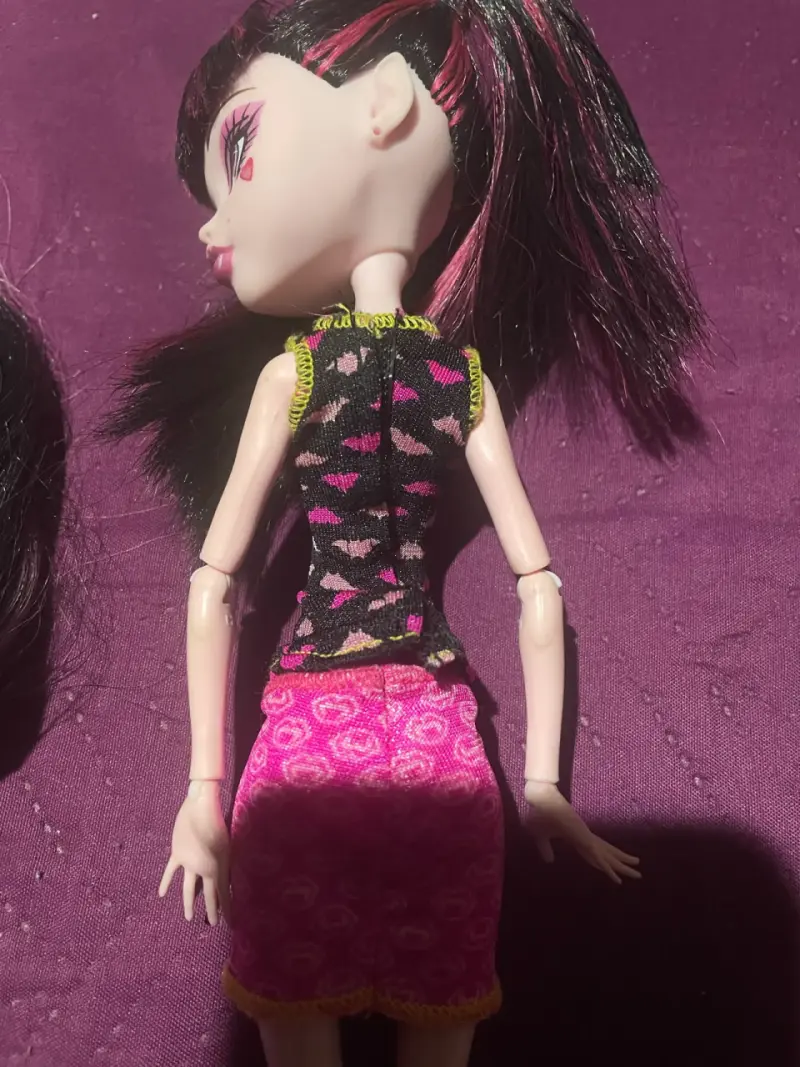 Muñeca Monster High con vestido rosa - 3