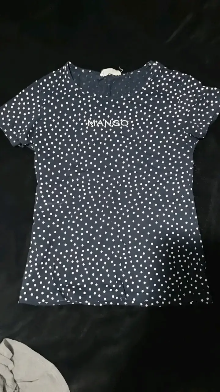Polera Mango azul con lunares blancos - 1