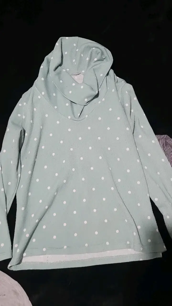 Polera Mango azul con lunares blancos - 3