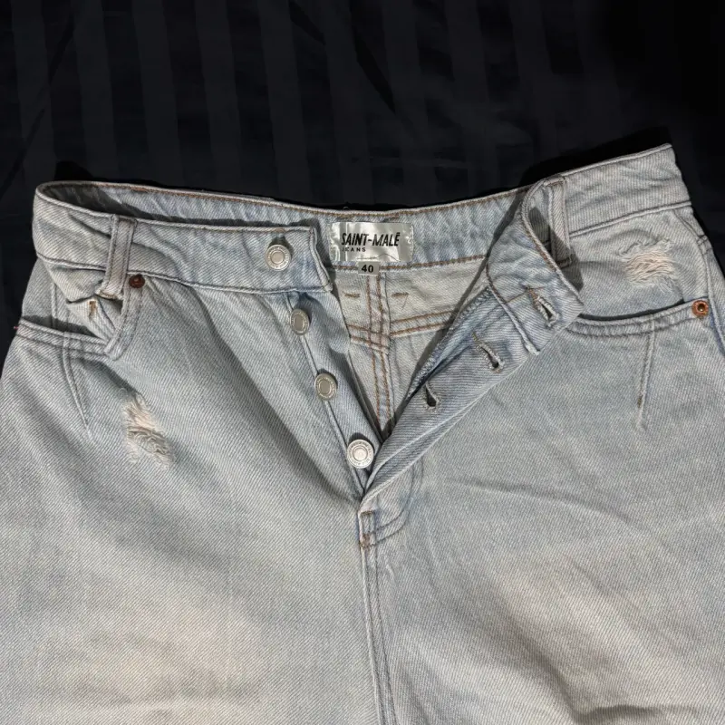 Jeans desgastados de mezclilla claro - 2