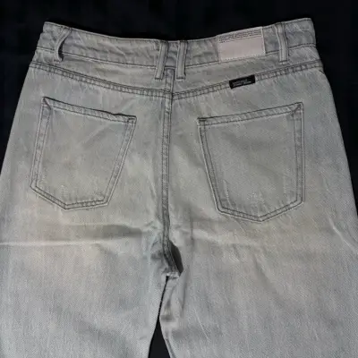 Jeans desgastados de mezclilla claro - miniatura 3