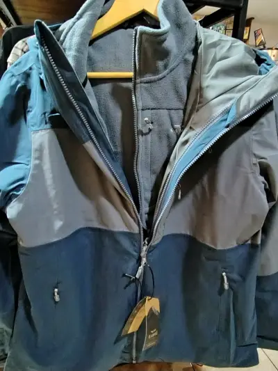 Chaqueta impermeable Kannú azul y gris - miniatura 2