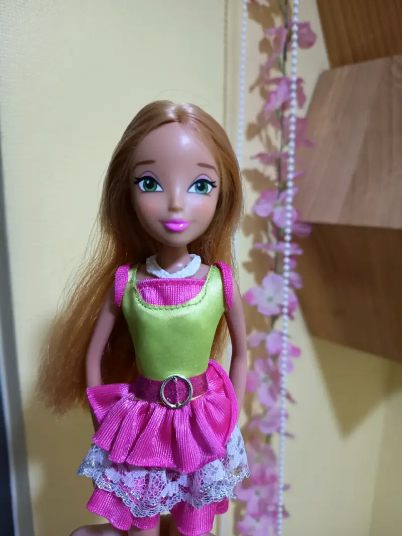 Muñeca Winx Club Flora Jakks Pacific - 4