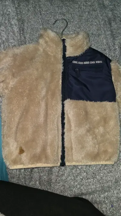 Chaqueta infantil de peluche beige y azul - miniatura 1
