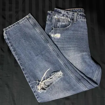 Jeans desgastados azul claro - miniatura 1