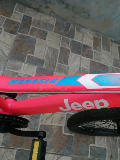 Bicicleta infantil Jeep rosa con suspensión - miniatura 4