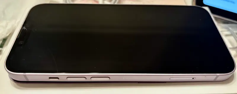 iPhone 14 (128GB) color morado usado - 3