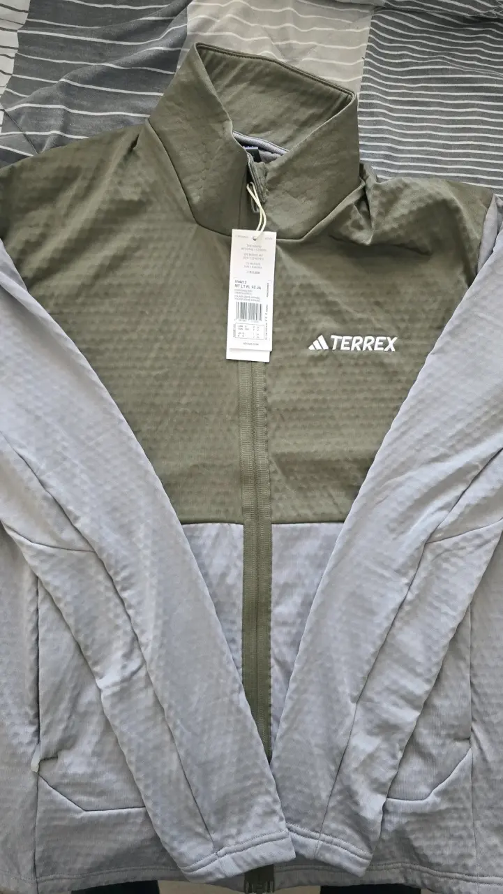 Poleron Adidas Terrex - nuevo con etiqueta. - 2