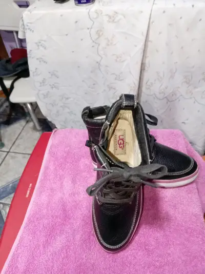 Botines de cuero UGG negros para mujer - miniatura 1