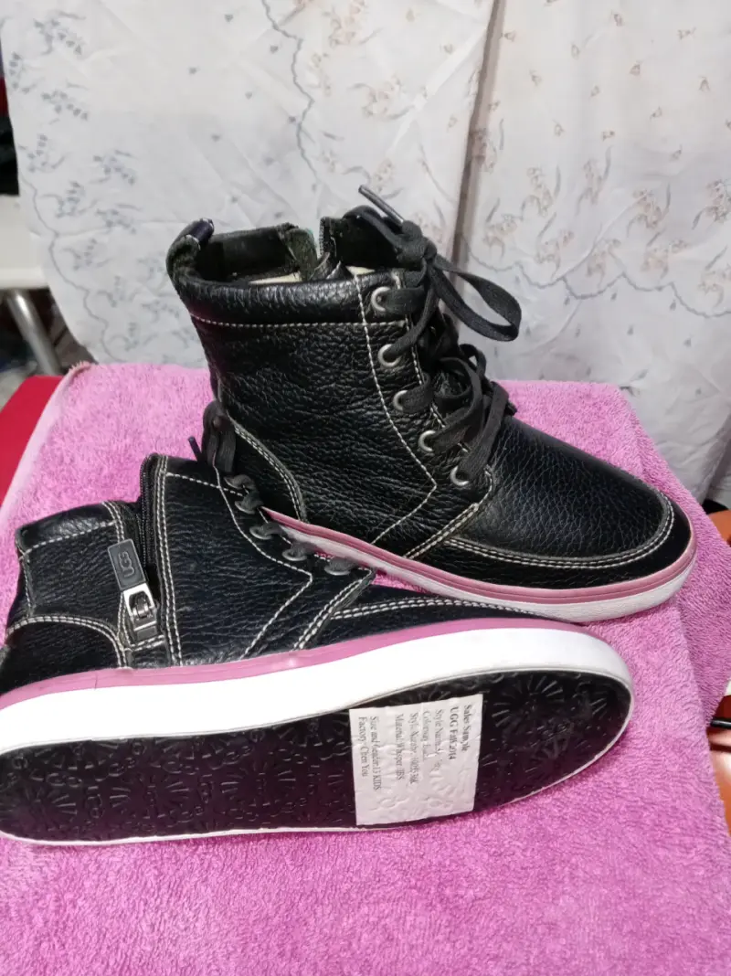 Botines de cuero UGG negros para mujer - 2